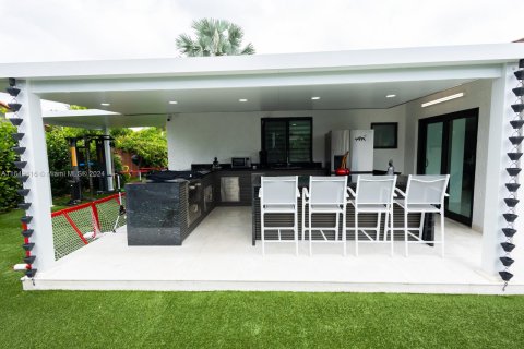 Casa en venta en Miami, Florida, 4 dormitorios, 211.26 m2 № 1345562 - foto 11