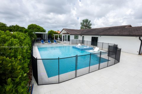 Casa en venta en Miami, Florida, 4 dormitorios, 211.26 m2 № 1345562 - foto 14