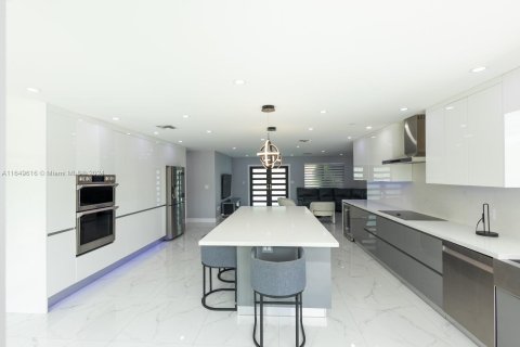 Casa en venta en Miami, Florida, 4 dormitorios, 211.26 m2 № 1345562 - foto 21