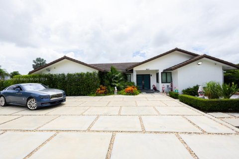 Villa ou maison à vendre à Miami, Floride: 4 chambres, 211.26 m2 № 1345562 - photo 2