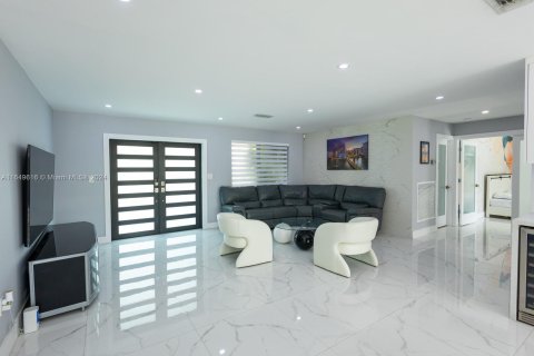 Villa ou maison à vendre à Miami, Floride: 4 chambres, 211.26 m2 № 1345562 - photo 22