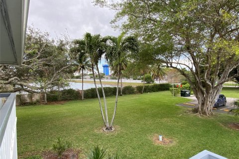 Condo in Deerfield Beach, Florida, 2 bedrooms  № 990426 - photo 29