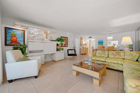 Copropriété à vendre à Hallandale Beach, Floride: 1 chambre, 120.77 m2 № 1269396 - photo 5