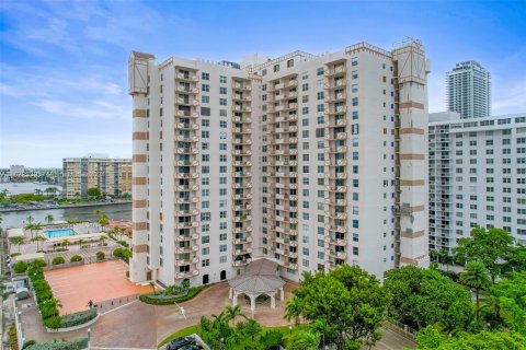 Copropriété à vendre à Hallandale Beach, Floride: 1 chambre, 120.77 m2 № 1269396 - photo 1