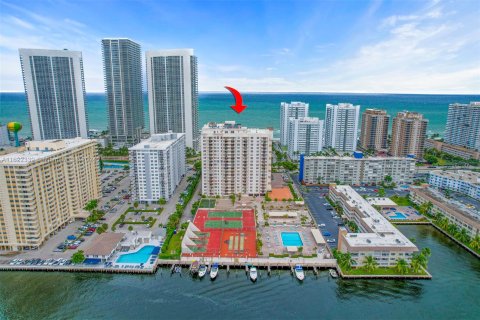 Condominio en venta en Hallandale Beach, Florida, 1 dormitorio, 120.77 m2 № 1269396 - foto 18