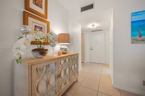 Copropriété à vendre à Hallandale Beach, Floride: 1 chambre, 120.77 m2 № 1269396 - photo 2