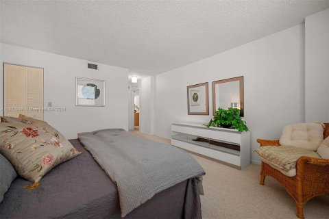 Copropriété à vendre à Hallandale Beach, Floride: 1 chambre, 120.77 m2 № 1269396 - photo 12