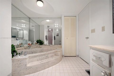 Copropriété à vendre à Hallandale Beach, Floride: 1 chambre, 120.77 m2 № 1269396 - photo 14