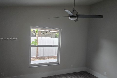 House in Margate, Florida 3 bedrooms, 111.02 sq.m. № 1269297 - photo 5