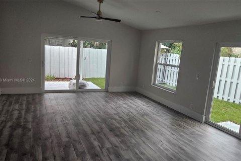 House in Margate, Florida 3 bedrooms, 111.02 sq.m. № 1269297 - photo 8