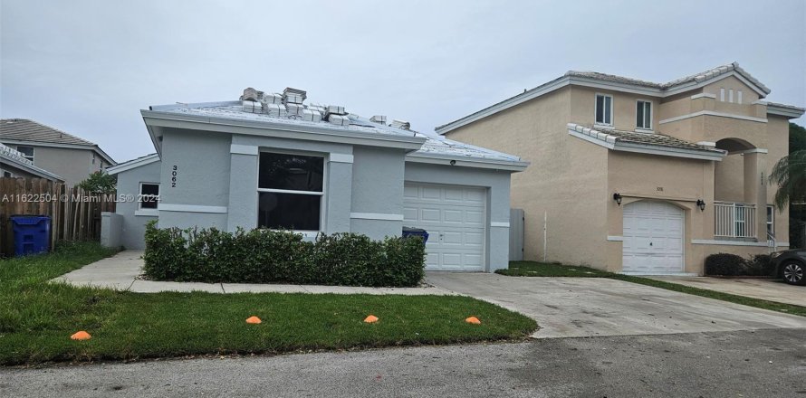 House in Margate, Florida 3 bedrooms, 111.02 sq.m. № 1269297