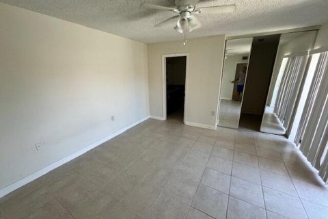 Townhouse in West Palm Beach, Florida 2 bedrooms, 119.66 sq.m. № 913809 - photo 16