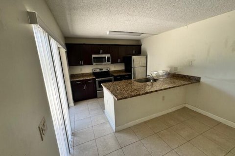 Townhouse in West Palm Beach, Florida 2 bedrooms, 119.66 sq.m. № 913809 - photo 23