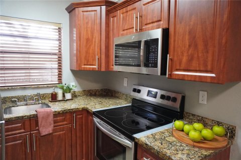 Condo in Hollywood, Florida, 1 bedroom  № 936368 - photo 5