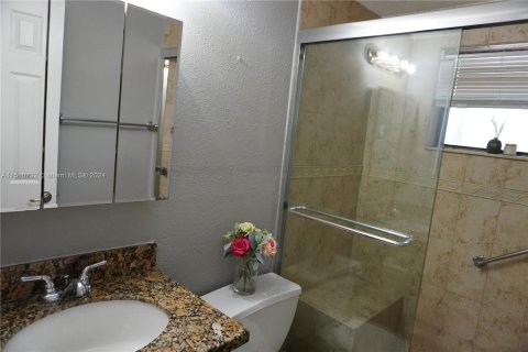 Condo in Hollywood, Florida, 1 bedroom  № 936368 - photo 9