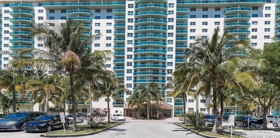 Condo in Sunny Isles Beach, Florida, 1 bedroom  № 1406356