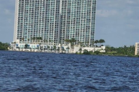 Condominio en venta en Fort Myers, Florida, 1 dormitorio, 80.55 m2 № 1148256 - foto 3