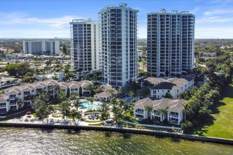 Condominio en venta en North Palm Beach, Florida, 3 dormitorios, 181.07 m2 № 747863 - foto 3