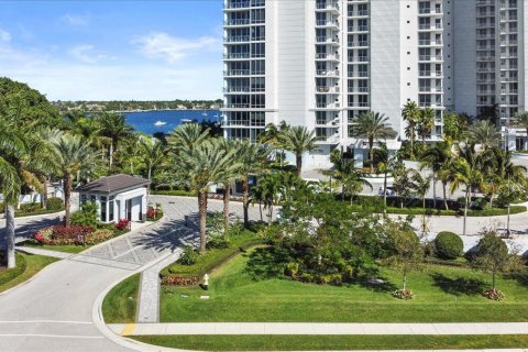 Condominio en venta en North Palm Beach, Florida, 3 dormitorios, 181.07 m2 № 747863 - foto 8