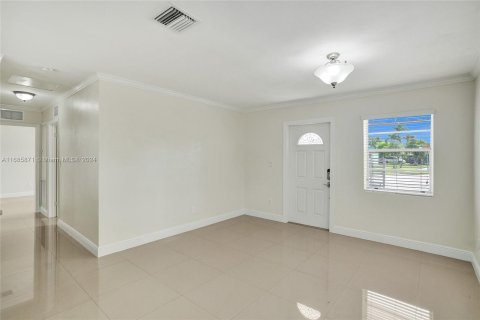 House in Miami, Florida 2 bedrooms № 1428263 - photo 12