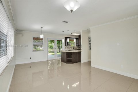 House in Miami, Florida 2 bedrooms № 1428263 - photo 10