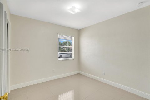 House in Miami, Florida 2 bedrooms № 1428263 - photo 30