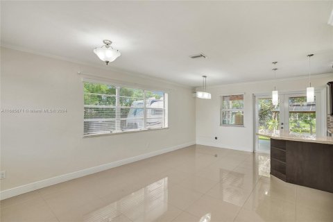 House in Miami, Florida 2 bedrooms № 1428263 - photo 9