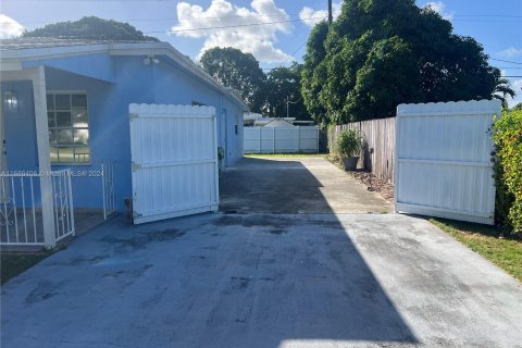 Casa en venta en Miami, Florida, 4 dormitorios, 128.02 m2 № 1428113 - foto 14