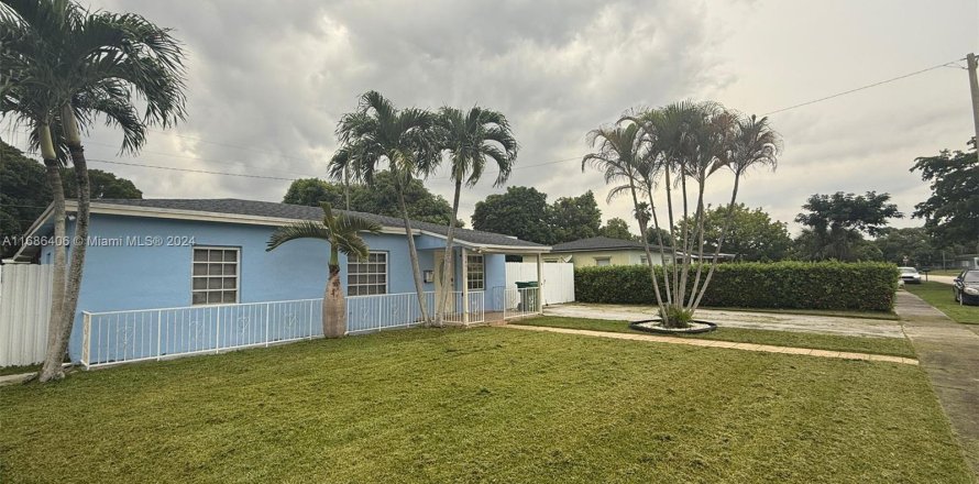 Casa en Miami, Florida 4 dormitorios, 128.02 m2 № 1428113