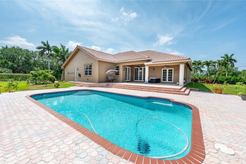 Casa en venta en Southwest Ranches, Florida, 7 dormitorios, 534.93 m2 № 1272385 - foto 3