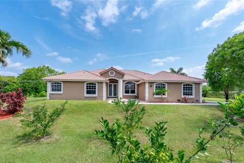 House in Southwest Ranches, Florida 7 bedrooms, 534.93 sq.m. № 1272385 - photo 5