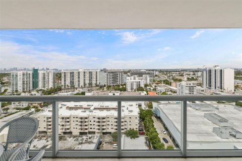 Condo in Miami Beach, Florida, 1 bedroom  № 1310667 - photo 12