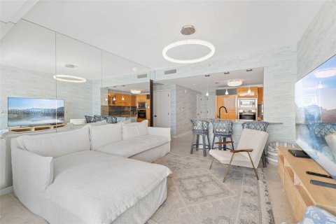 Condo in Miami Beach, Florida, 1 bedroom  № 1310667 - photo 11