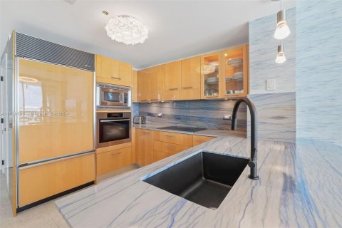 Condo in Miami Beach, Florida, 1 bedroom  № 1310667 - photo 5