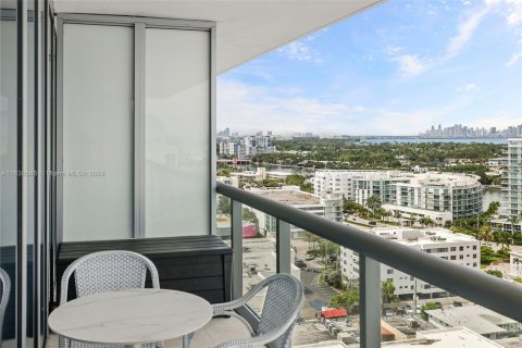 Condo in Miami Beach, Florida, 1 bedroom  № 1310667 - photo 14