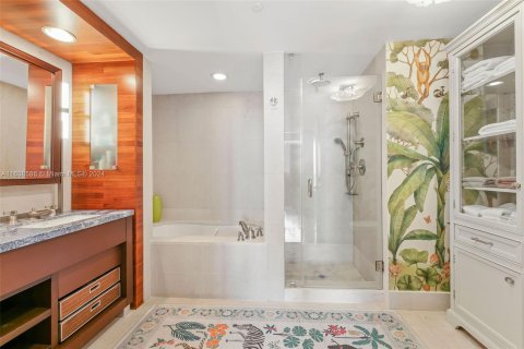 Condo in Miami Beach, Florida, 1 bedroom  № 1310667 - photo 21