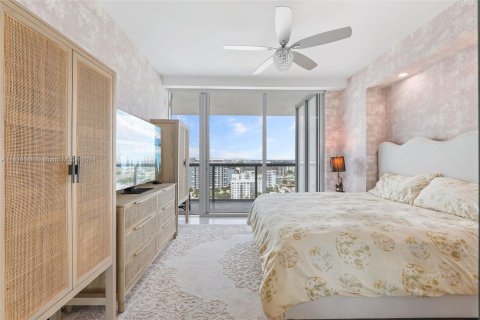 Condo in Miami Beach, Florida, 1 bedroom  № 1310667 - photo 17