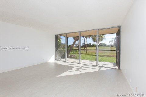 Copropriété à vendre à Lauderhill, Floride: 2 chambres, 98.48 m2 № 1310618 - photo 4