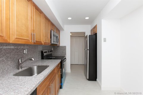 Condominio en venta en Lauderhill, Florida, 2 dormitorios, 98.48 m2 № 1310618 - foto 1