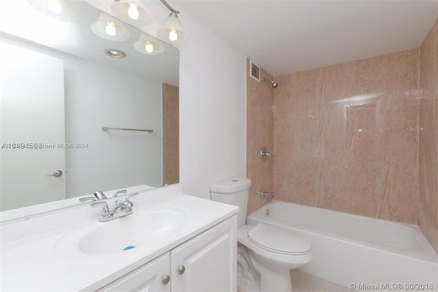 Condominio en venta en Lauderhill, Florida, 2 dormitorios, 98.48 m2 № 1310618 - foto 7