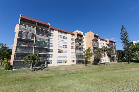 Condominio en venta en Lauderhill, Florida, 2 dormitorios, 98.48 m2 № 1310618 - foto 17