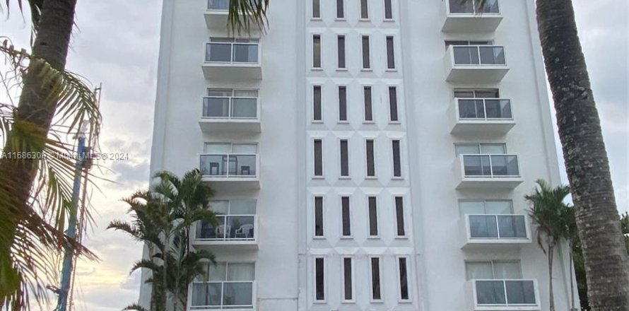 Condo in Miami Beach, Florida, 1 bedroom  № 1428111