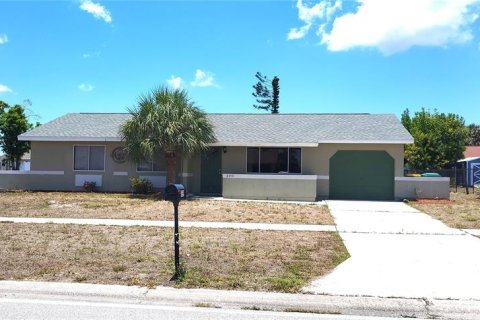 House in Port Charlotte, Florida 3 bedrooms, 111.85 sq.m. № 1264310 - photo 2