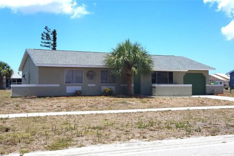 House in Port Charlotte, Florida 3 bedrooms, 111.85 sq.m. № 1264310 - photo 1