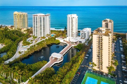 Condominio en venta en Riviera Beach, Florida, 2 dormitorios, 226.59 m2 № 952122 - foto 3