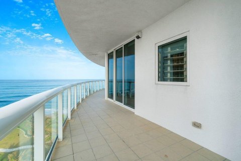 Condominio en venta en Riviera Beach, Florida, 2 dormitorios, 226.59 m2 № 952122 - foto 14