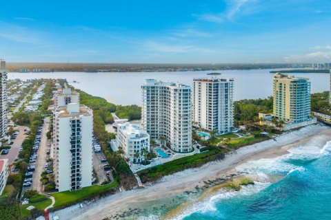 Condominio en venta en Riviera Beach, Florida, 2 dormitorios, 226.59 m2 № 952122 - foto 5