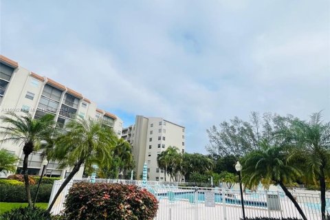 Condominio en venta en Lauderhill, Florida, 3 dormitorios, 163.51 m2 № 1231852 - foto 30