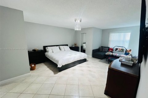 Condominio en venta en Lauderhill, Florida, 3 dormitorios, 163.51 m2 № 1231852 - foto 20