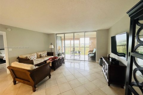 Condo in Lauderhill, Florida, 3 bedrooms  № 1231852 - photo 8